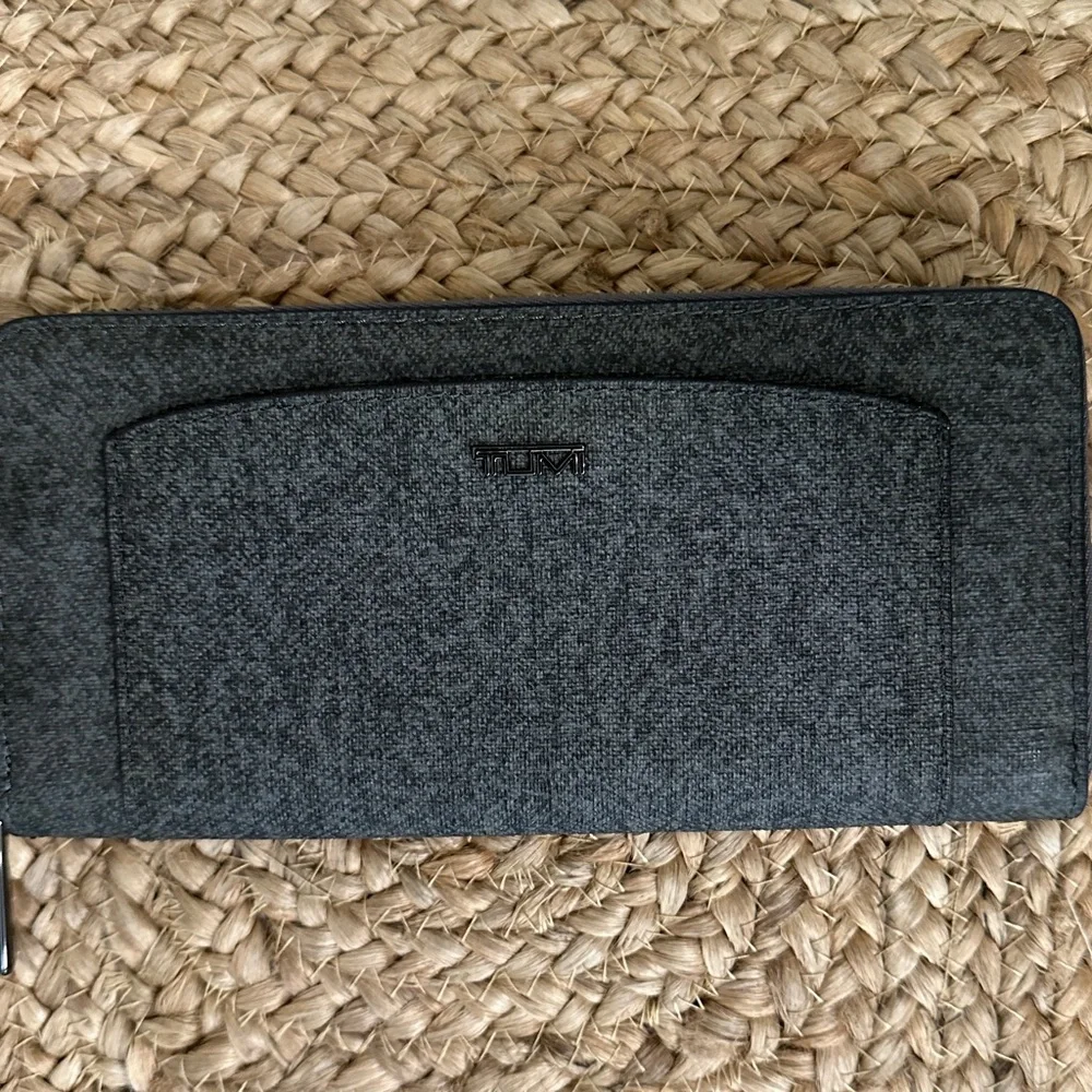 TUMI Sinclair SLG Zip-Around Continental Wallet Earl Grey RFID